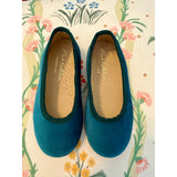 Velvet Peacock Flat